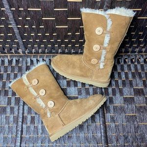 UGG Girl's Bailey Button Triplet II Boots